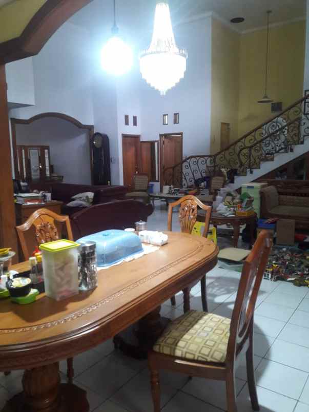 dijual rumah kawaluyaan indah