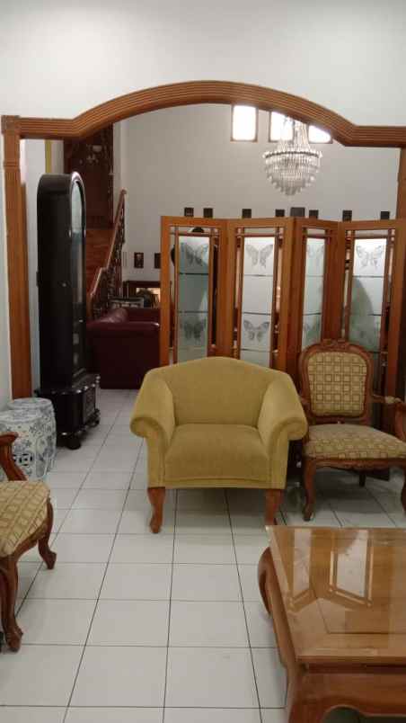 dijual rumah kawaluyaan indah