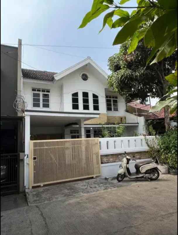 dijual rumah kawaluyaan indah