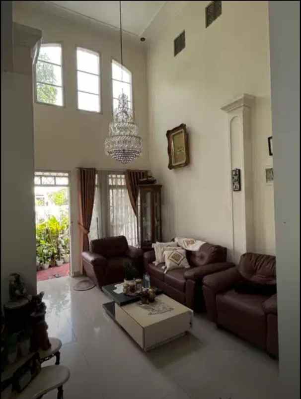 dijual rumah kawaluyaan indah