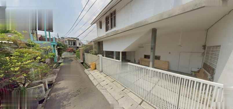 dijual rumah kayu putih