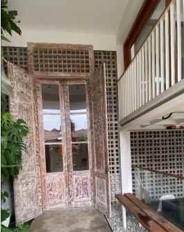 dijual rumah kayu putih