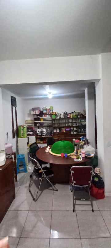 dijual rumah kayu putih