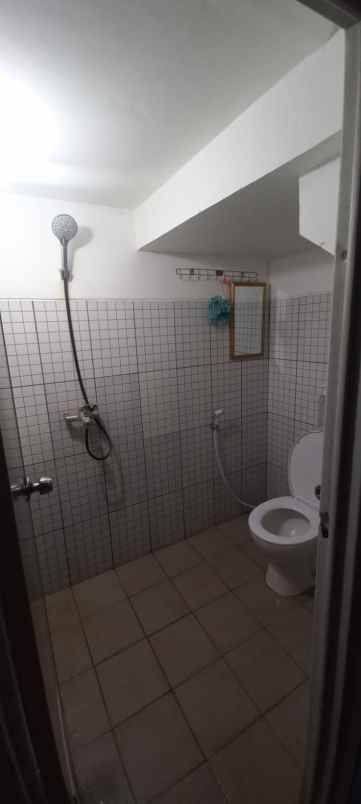 dijual rumah kayu putih