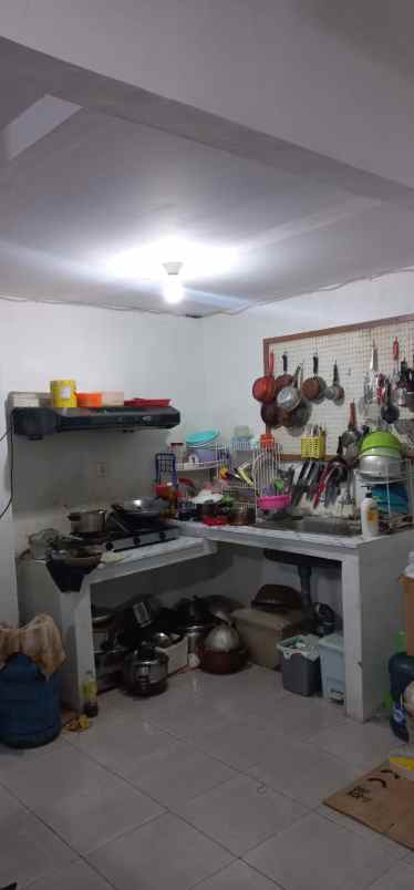 dijual rumah kayu putih