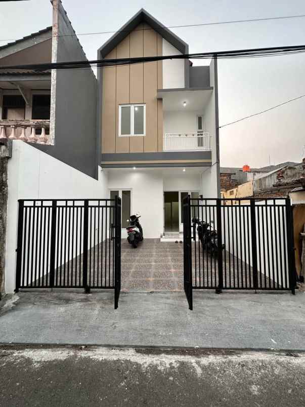 dijual rumah kayu putih dekat pulomas