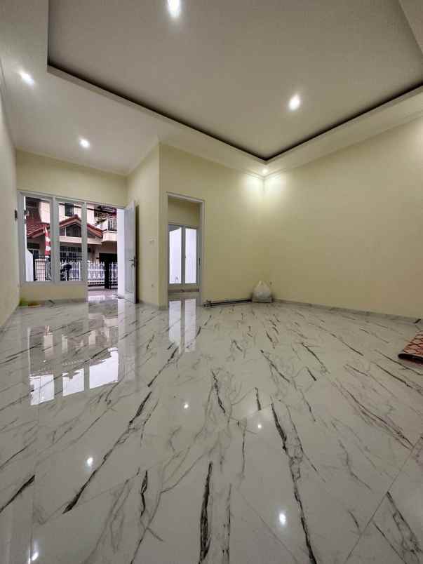 dijual rumah kayu putih dekat pulomas