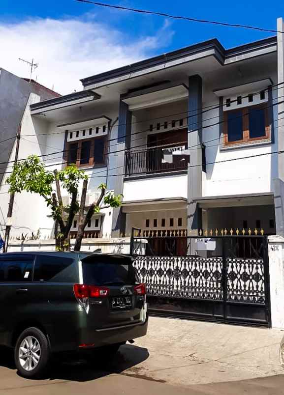 dijual rumah kayu putih jakarta timur