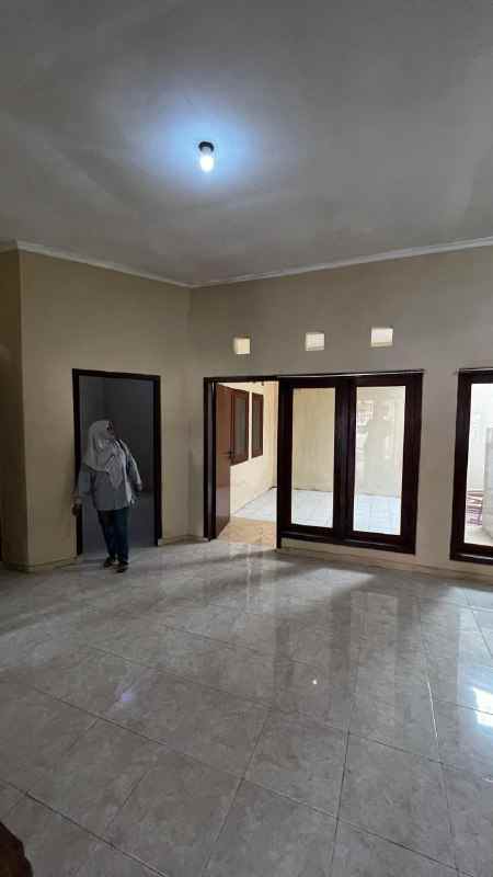 dijual rumah kebraon indah