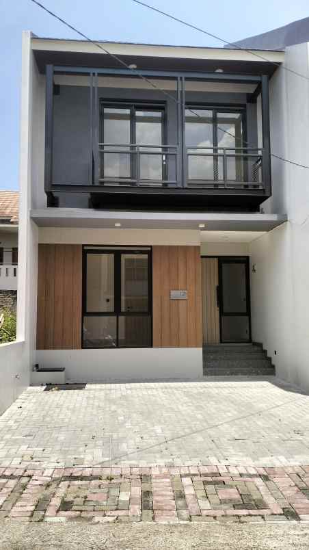 dijual rumah kel sukamiskin arcamanik