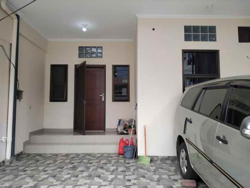 dijual rumah kelapa gading