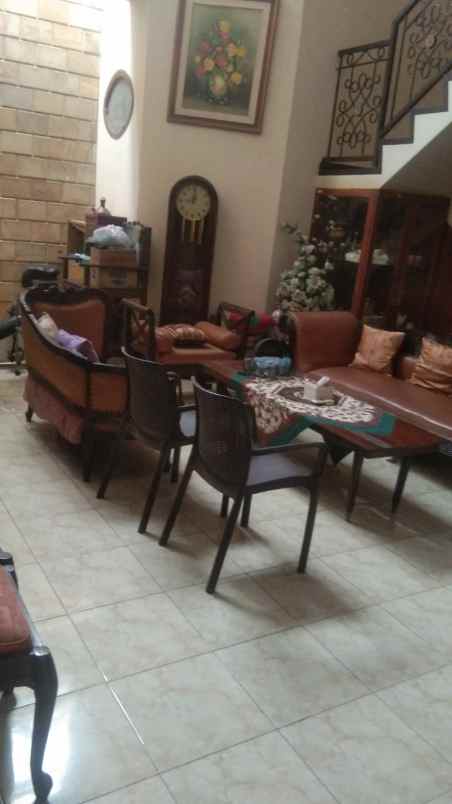 dijual rumah ketintang madya