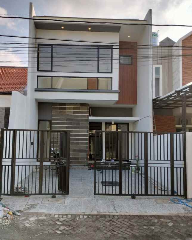 dijual rumah klampis semolo