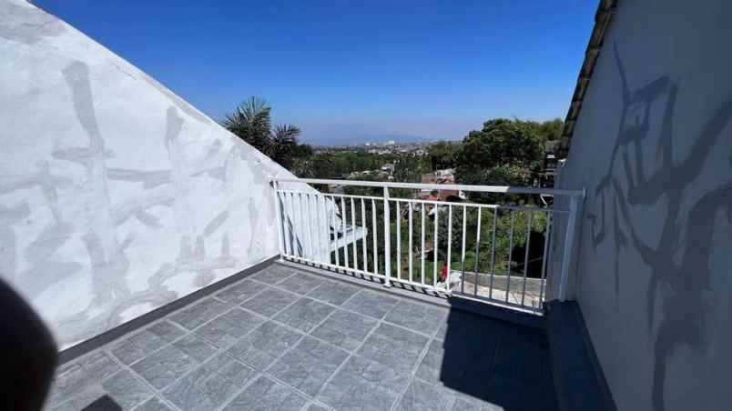 dijual rumah komp mega regency