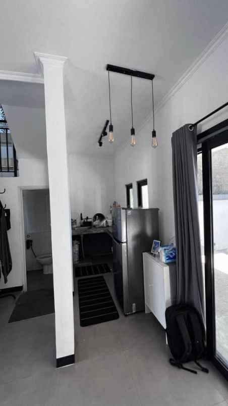 dijual rumah komp mega regency