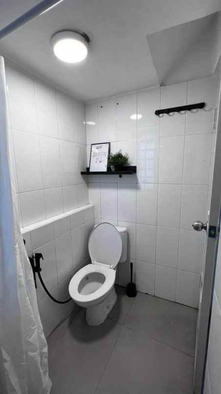 dijual rumah komp mega regency