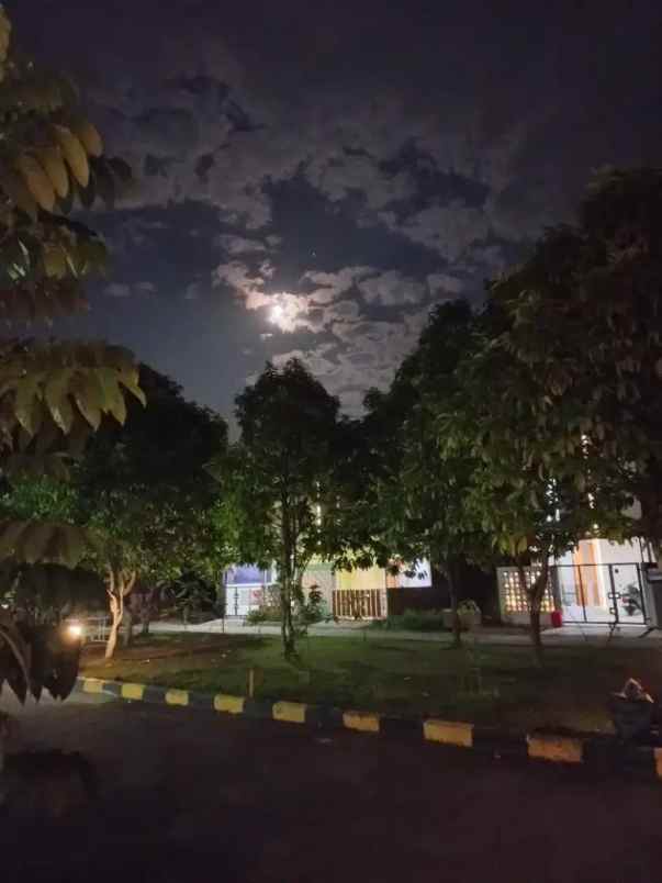 dijual rumah komplek adipura cluster
