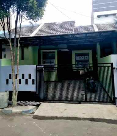 dijual rumah komplek adipura cluster