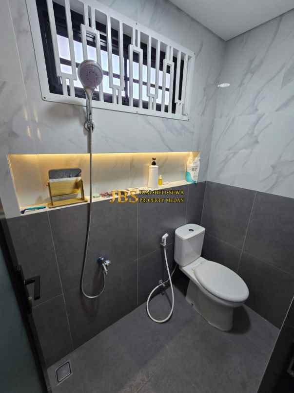 dijual rumah komplek damansara private