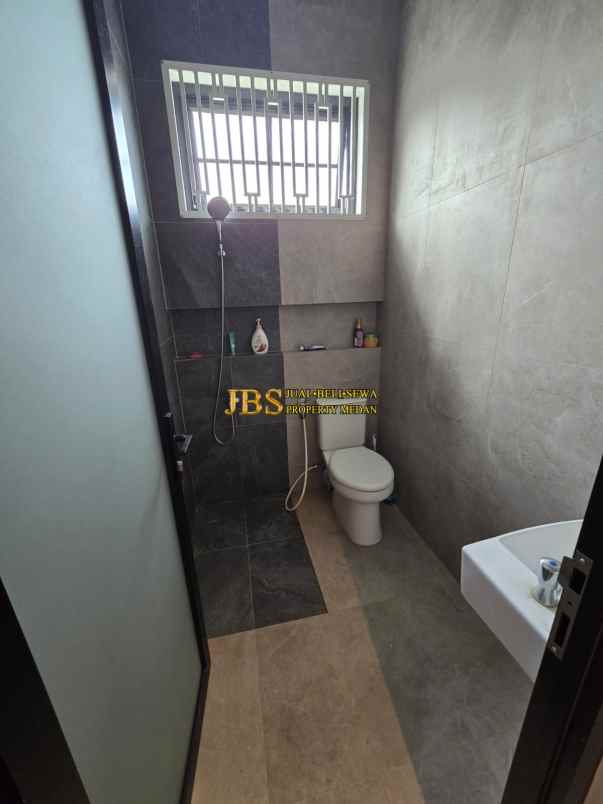 dijual rumah komplek damansara private