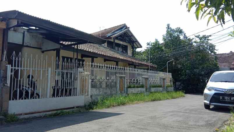 dijual rumah komplek guruminda