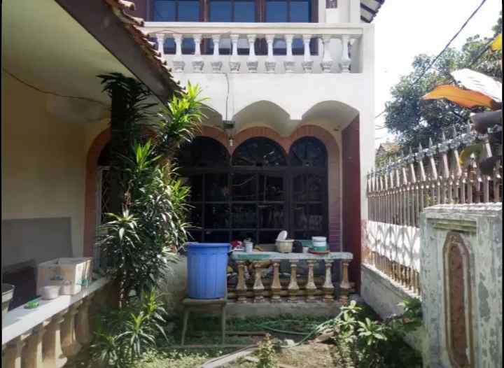 dijual rumah komplek guruminda