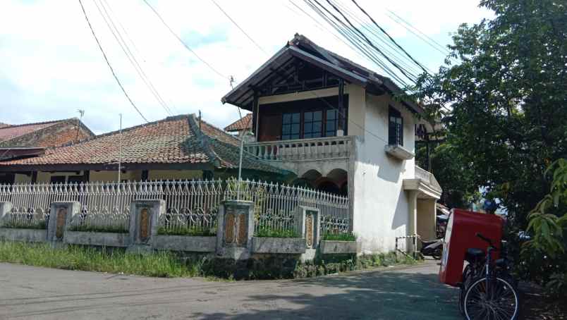 dijual rumah komplek guruminda