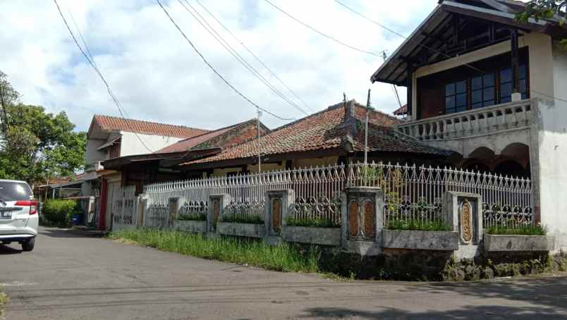 dijual rumah komplek guruminda