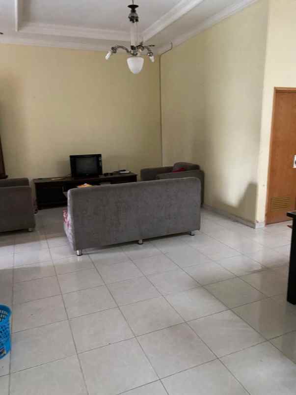 dijual rumah komplek kiarasari asri