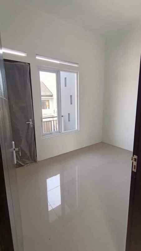 dijual rumah komplek margawangi