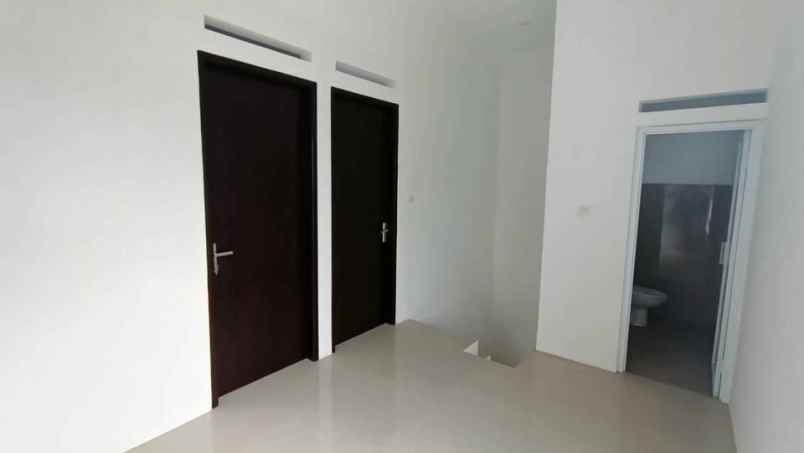 dijual rumah komplek margawangi