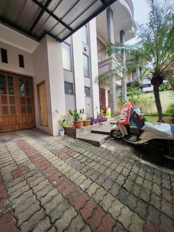 dijual rumah komplek mewah di veteran