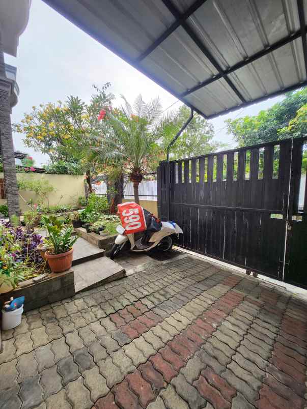 dijual rumah komplek mewah di veteran