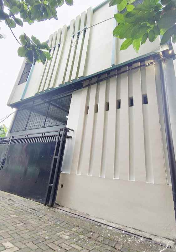 dijual rumah komplek polri perumahan