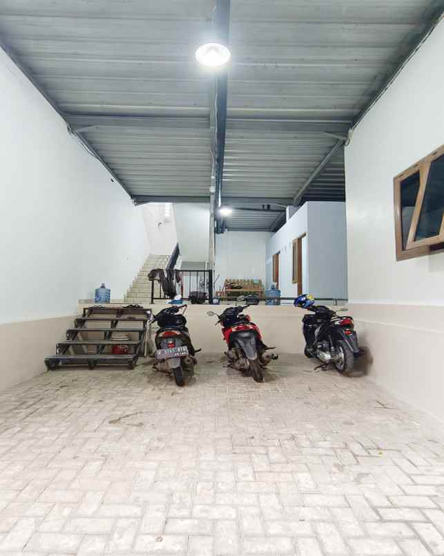 dijual rumah komplek polri perumahan