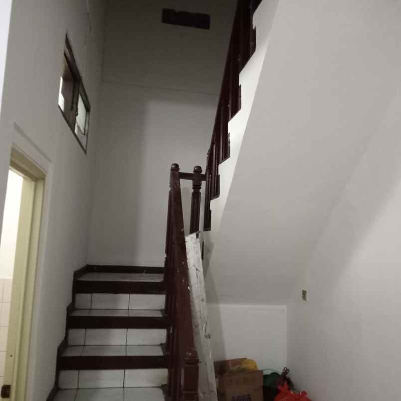 dijual rumah komplek pondok kelapa