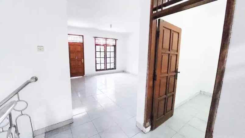 dijual rumah komplek pondok kelapa