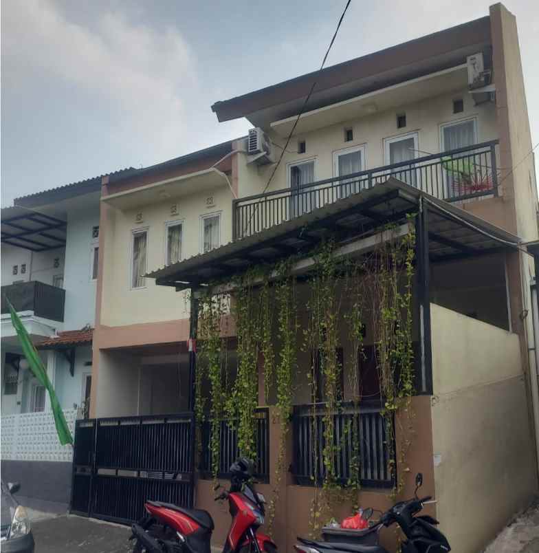 dijual rumah komplek puspa asri kel