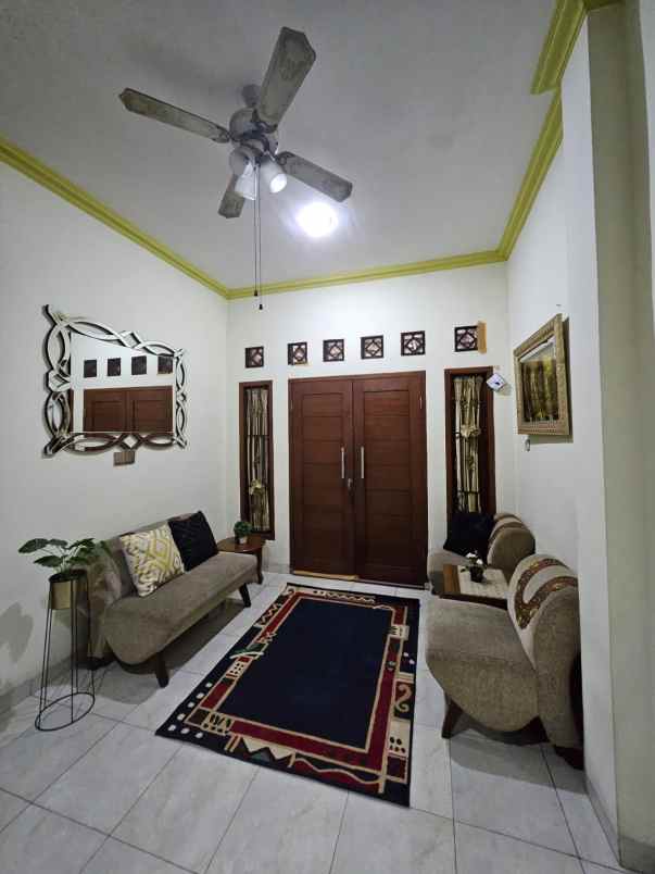 dijual rumah komplek vila dago pamulang