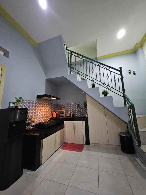 dijual rumah komplek vila dago pamulang