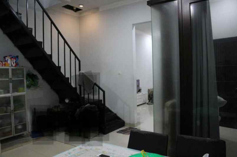 dijual rumah komsen