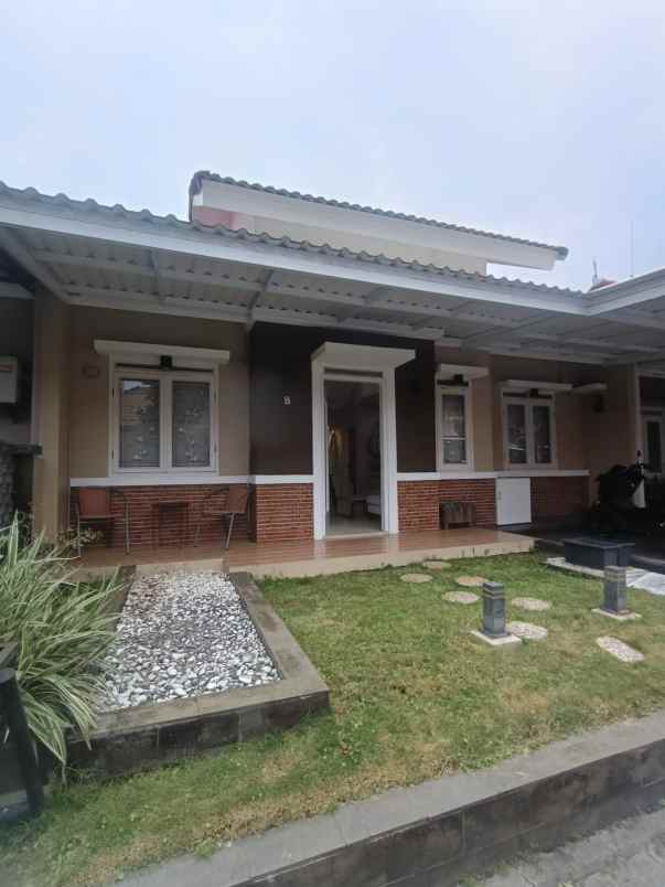 dijual rumah kota baru parahyangan bandung