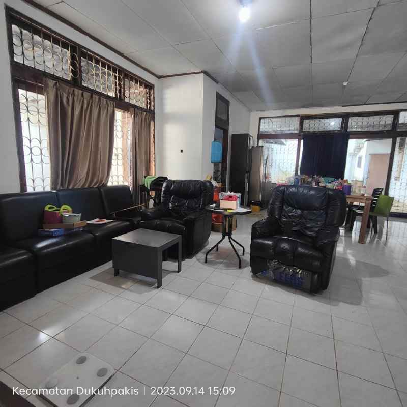 dijual rumah kris kencana