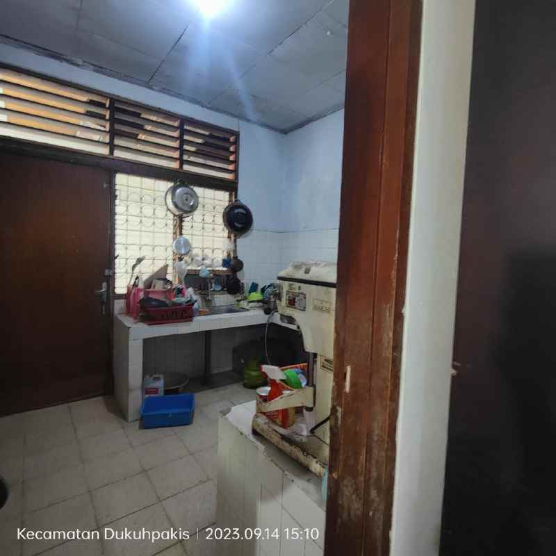 dijual rumah kris kencana