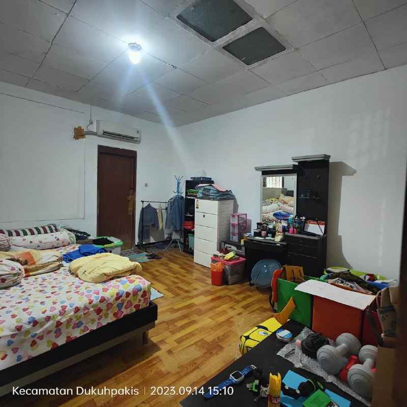 dijual rumah kris kencana