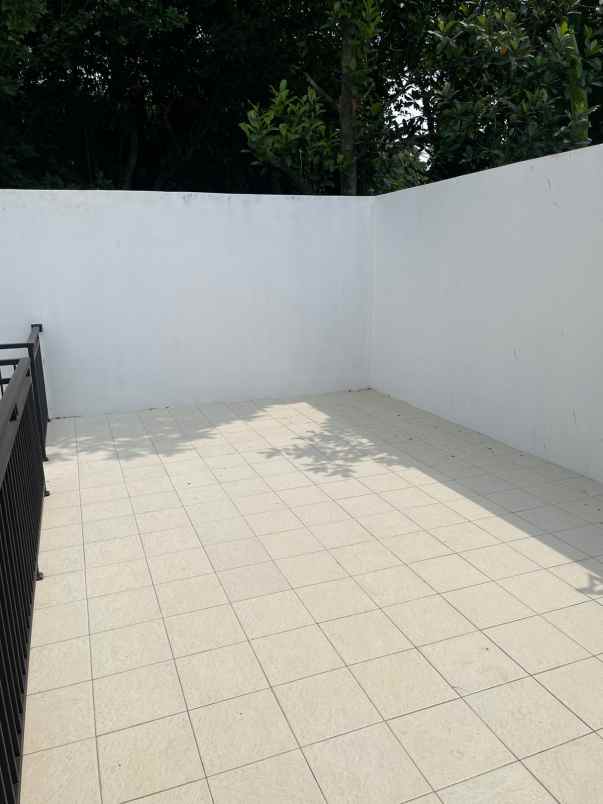 dijual rumah krukut limo depok