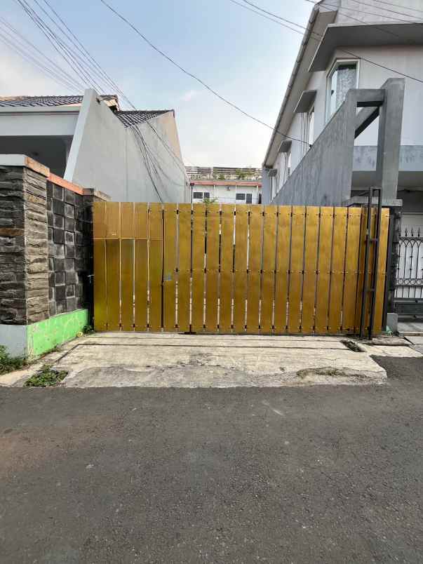 dijual rumah kukusan