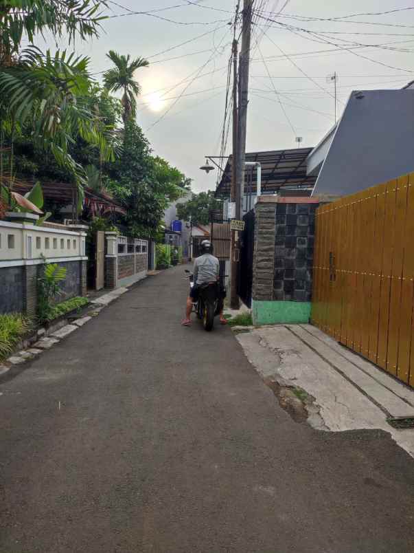 dijual rumah kukusan