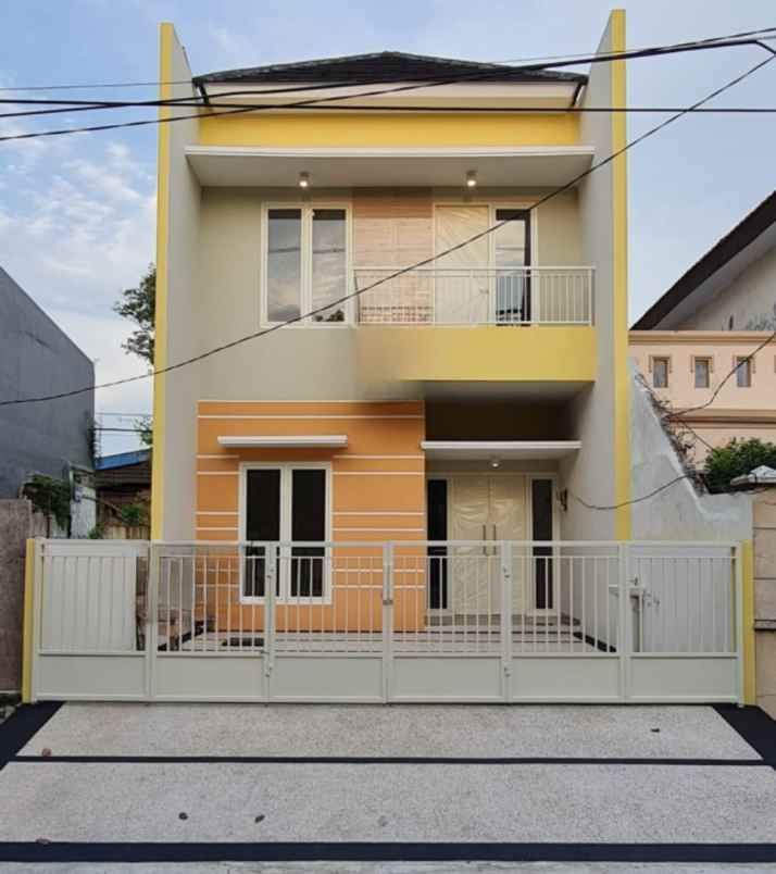 dijual rumah kutisari indah