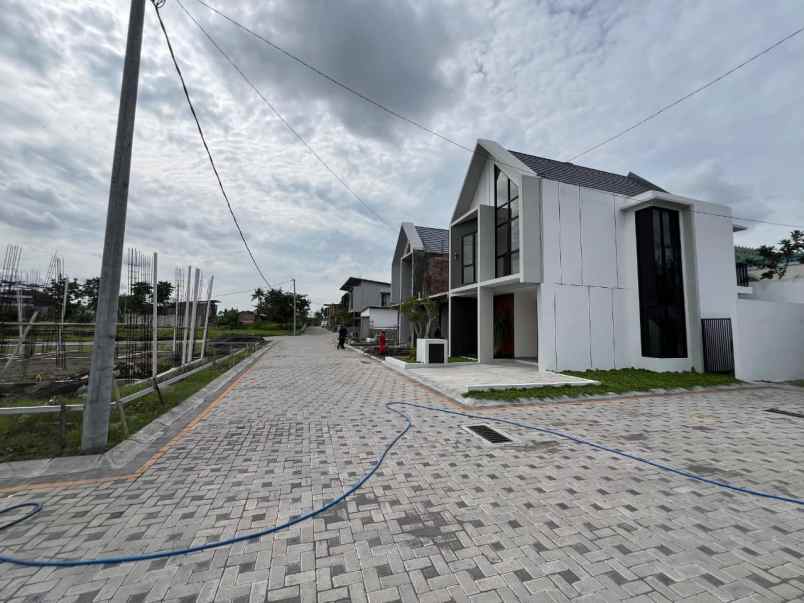 dijual rumah maguwo